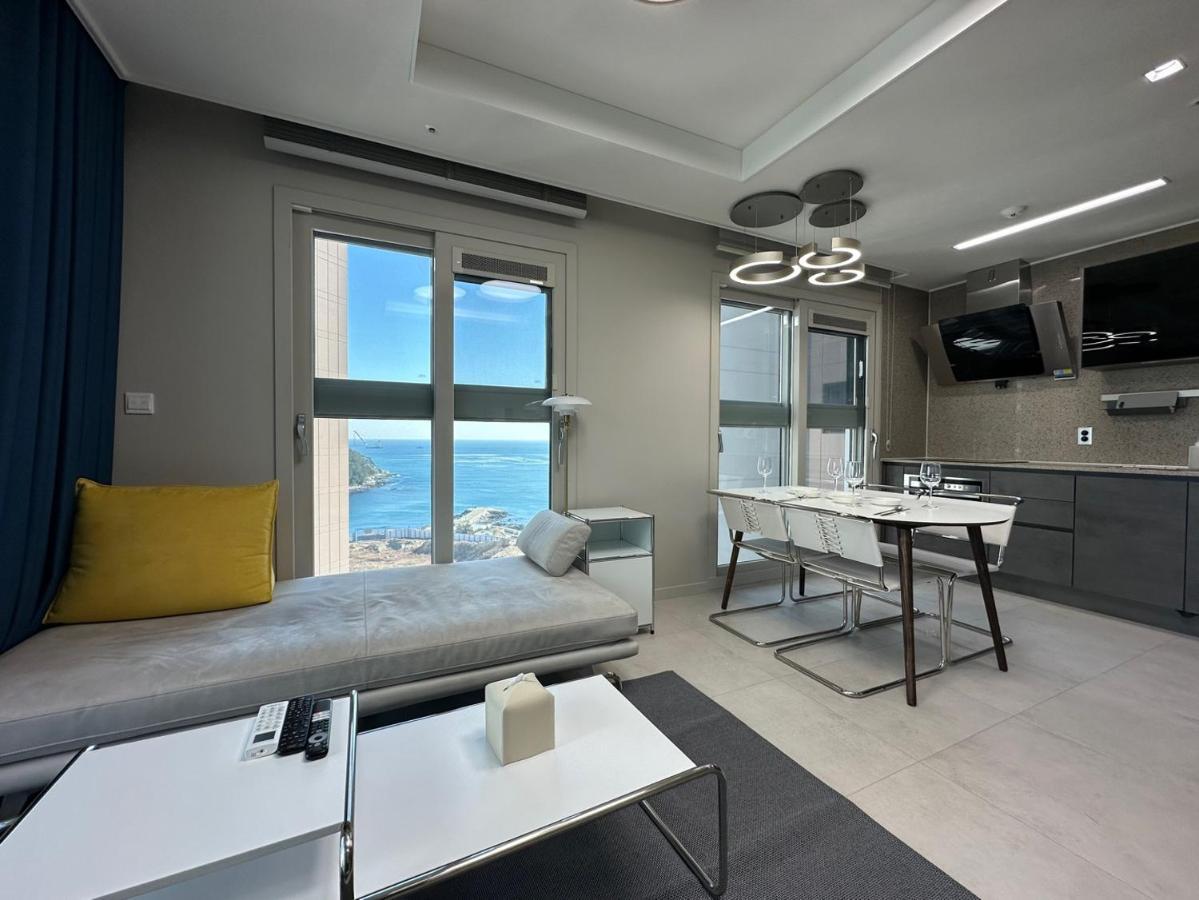 Y Collection By Uh Flat Osiria Aparthotel Busan Exteriör bild