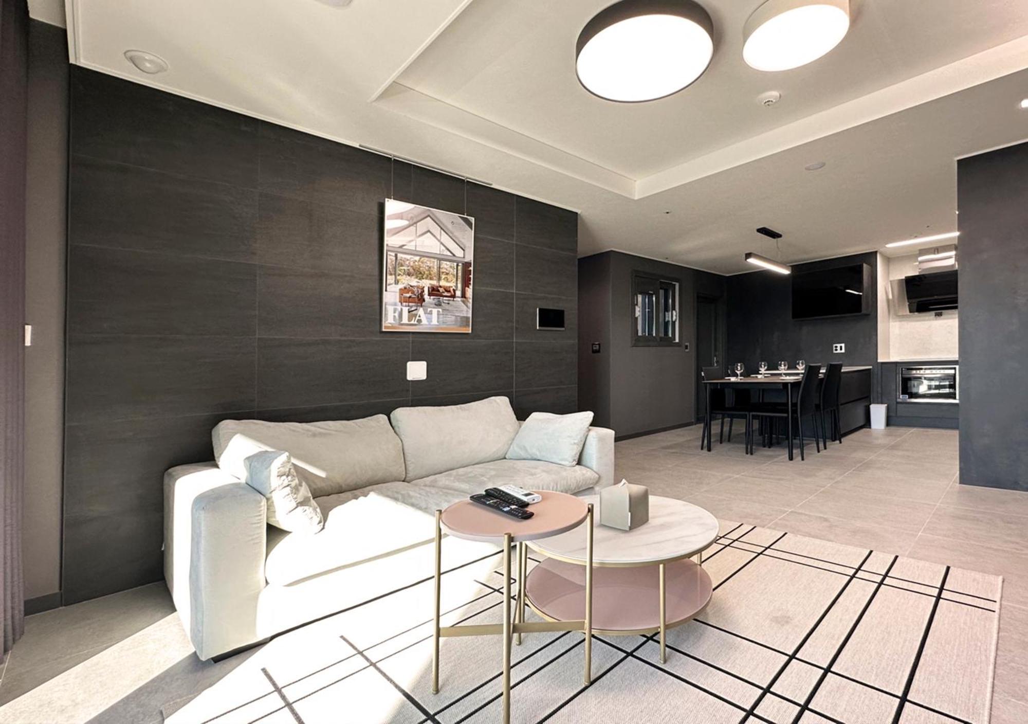 Y Collection By Uh Flat Osiria Aparthotel Busan Exteriör bild