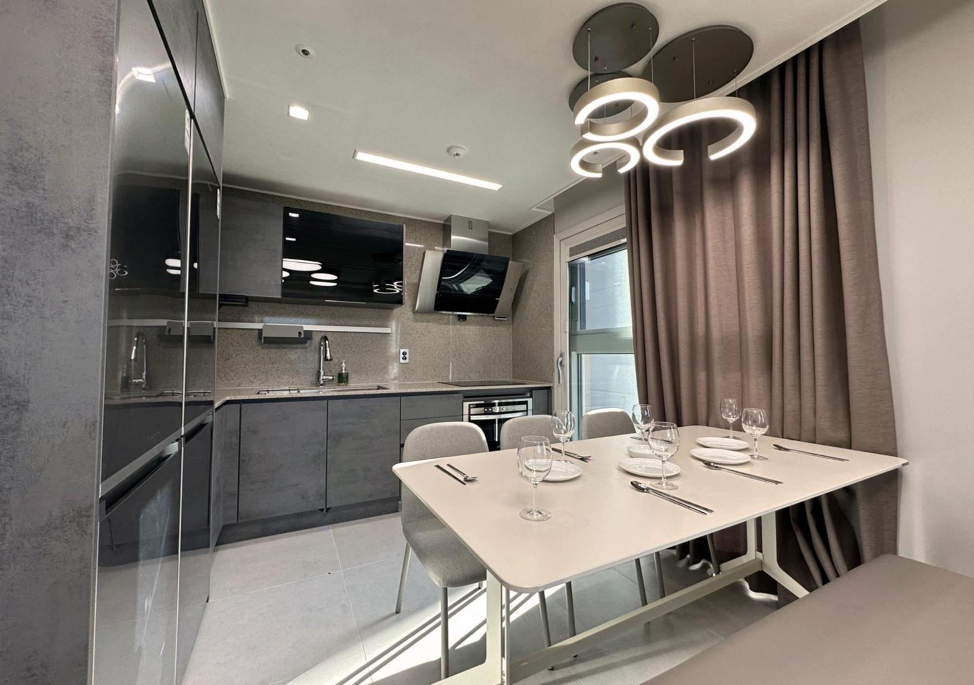Y Collection By Uh Flat Osiria Aparthotel Busan Exteriör bild